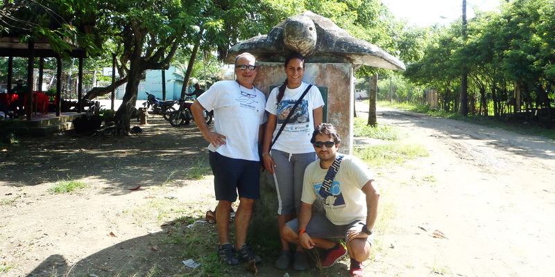 WWF turtle monitoring team at the entrance to Acandi (© WWF-Colombia)